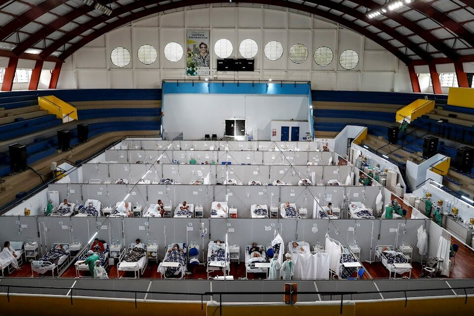 Atención de pacientes con coronavirus en San Pablo, Brasil.