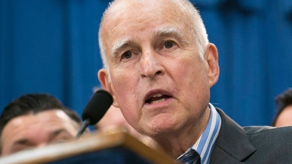 Thống đốc bang California Jerry Brown, một đảng viên Dân chủ. (Ảnh: AP)
