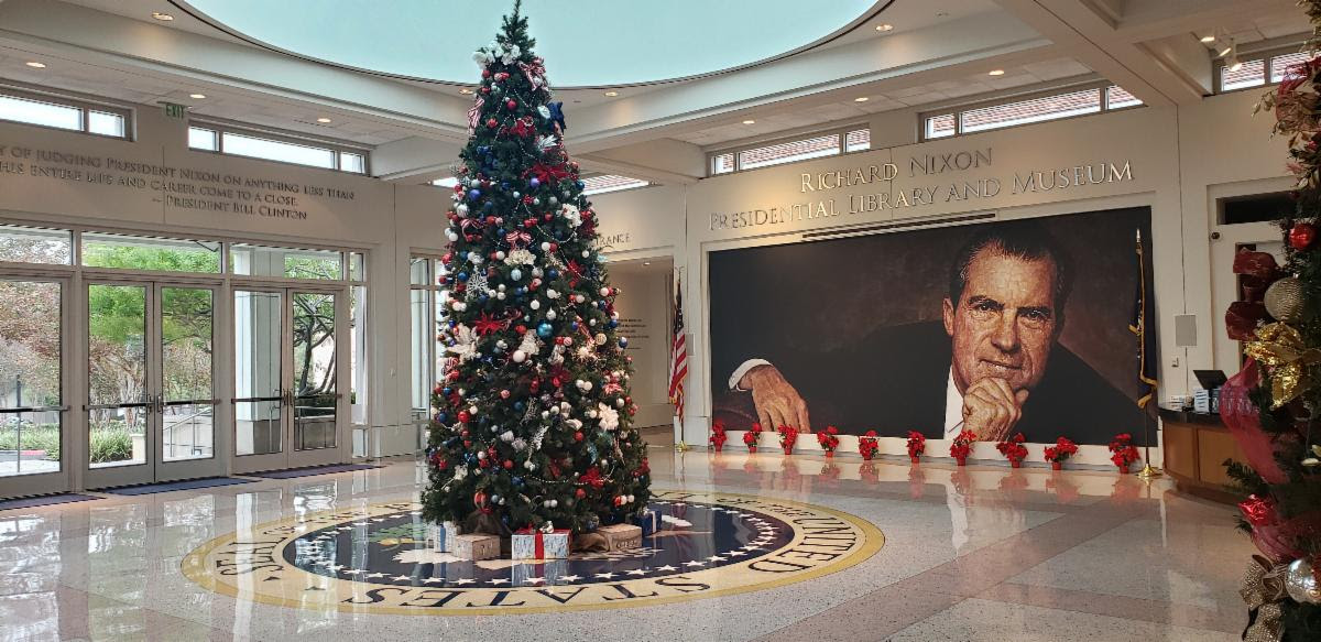 Nixon library xmas tree picture.jpg