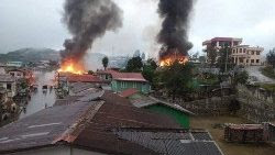 Distruzione nella città di Thantlang nello Stato Chin in Myanmar