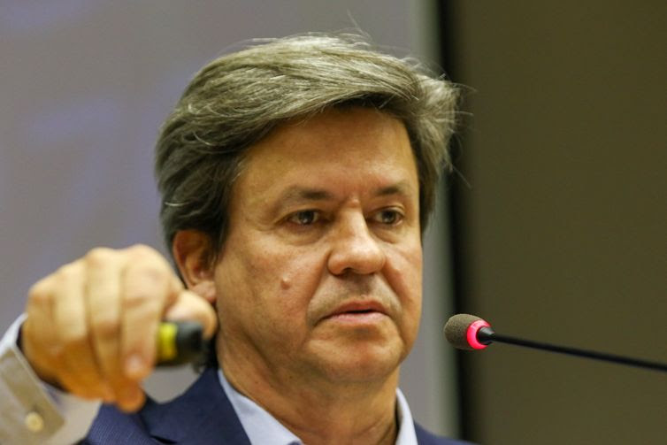 Fabio Rodrigues-Pozzebom/ Agência Brasil O secretário do Tesouro Nacional, Paulo Valle, apresenta o Relatório da Dívida Pública Federal referente a março