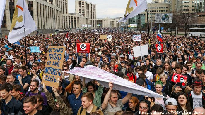 Manifestação em Moscou contra restrições de liberdade na internet, em abril de 2018