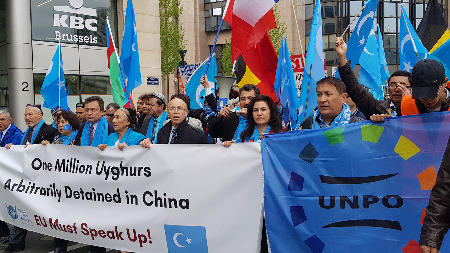 2018年4月27日，海外维吾尔团体在布鲁塞尔集会游行，抗议中国当局的新疆政策。（本台维语组提供）