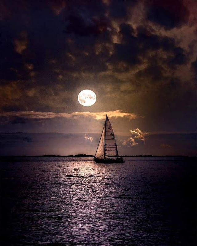 Boat-sail-moonlight