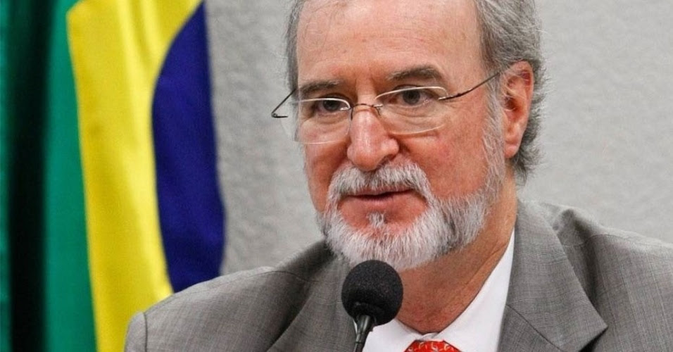 http://imguol.com/2013/12/02/eduardo-azeredo-psdb-ex-senador-e-ex-governador-ligado-ao-mensalao-mineiro-1386013686076_956x500.jpg