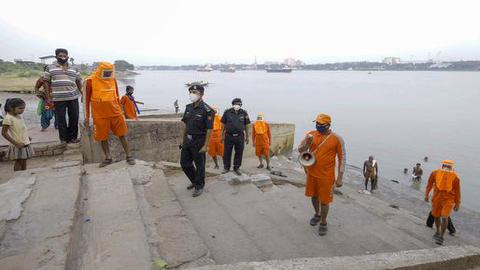  NDRF team announce cyclone related alerts, ahead of Cyclone Yaas landfall, in Howrah district, on May 23, 2021. 